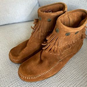 Tan Fringe Minnetonka Moccasins
